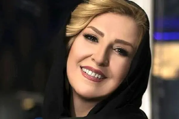 نگاهی به دکوراسیون لاکچری خانه مرجانه گلچین؛ مبلمان فاخر و فرش‌های چشم‌نواز + فیلم