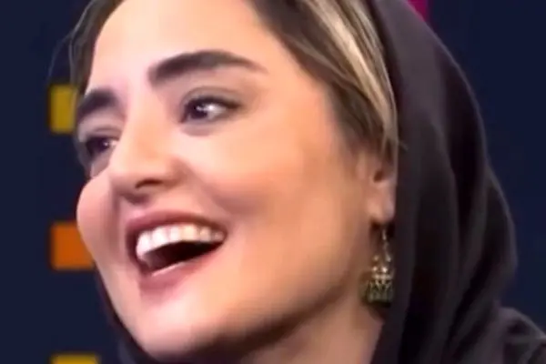 راه‌حل نابغه‌گونه نرگس محمدی برای دعوای عروس و مادرشوهر سر جلوی ماشین!