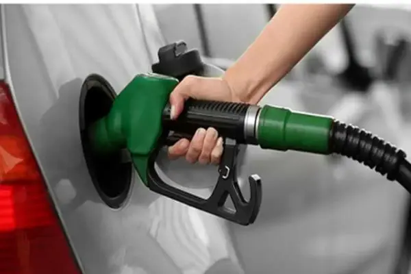 آینده قیمت بنزین سوپر وارداتی در سال آینده / دو سناریو محتمل!