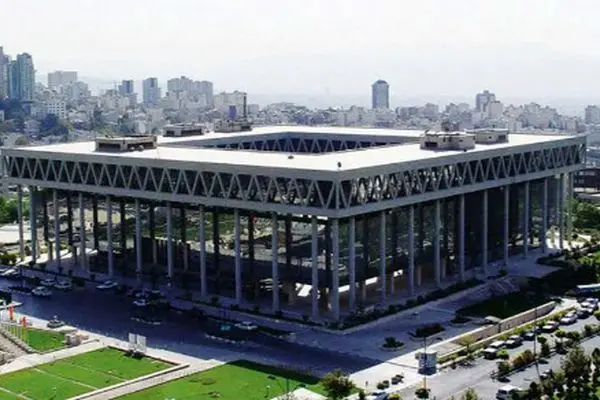 صداوسیما را باید کوبید و از نو ساخت