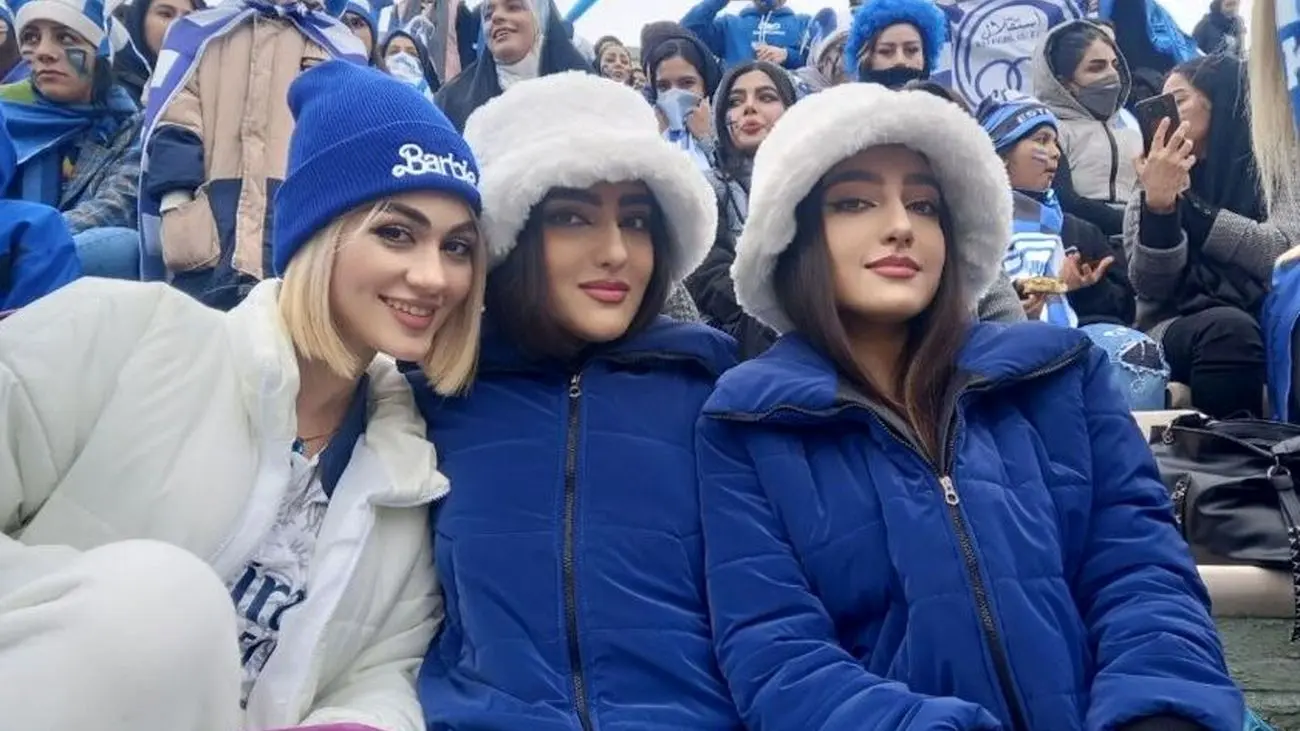 دختران زیبا و جذاب ایرانی روی سکوی آزادی + عکس