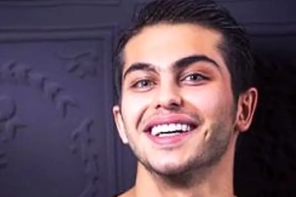 استایل جنجالی ارسلان قاسمی با گوشواره مردانه و زنجیر طلای خاص! + عکس