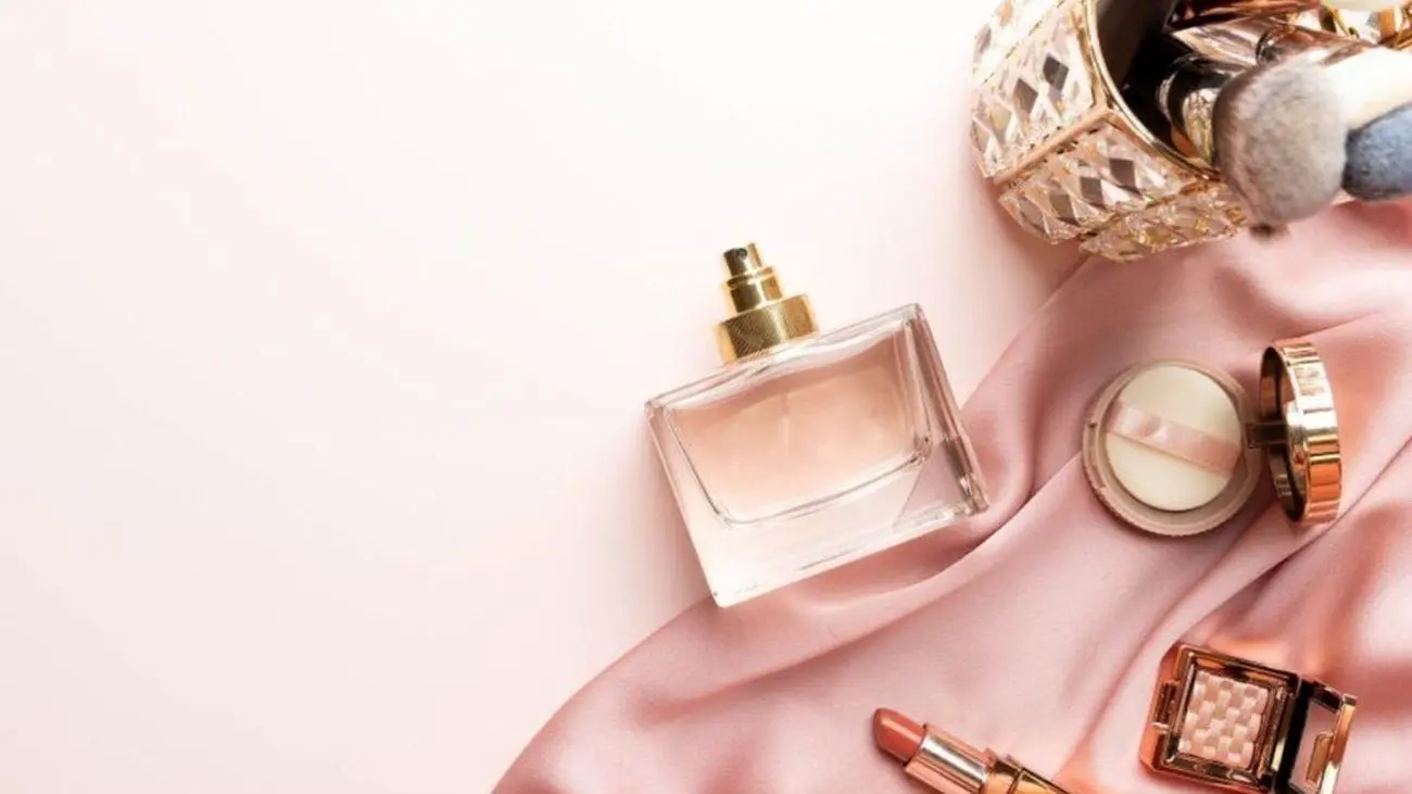 هنگام خرید عطر و محصولات آرایشی به چه مواردی باید دقت کرد؟