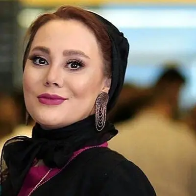 لحظات عاشقانه شاهانه در مراسم عقد آریایی آرام جعفری و همسرش با صدای دلنشین مرجانه گلچین