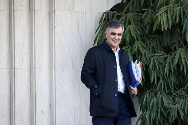 پاسخ عجیب آقای نماینده به تاخیر در برکناری فرزین از ریاست بانک مرکزی