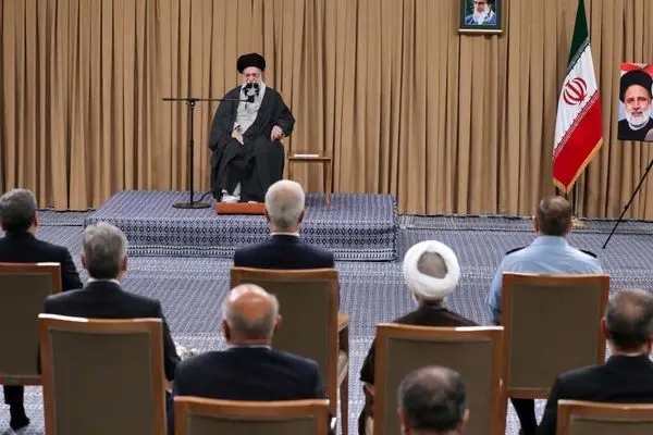 رهبر انقلاب: تولید نفت کشور پایین است؛ از نخبگان جوان بهره بگیریم و روش‌های اکتشاف نو شود