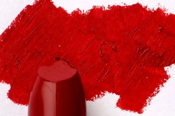 اثر رژ لب در ایران؛ چرا کافه‌ها در روزهای سخت اقتصادی شلوغ‌تر شده‌اند؟