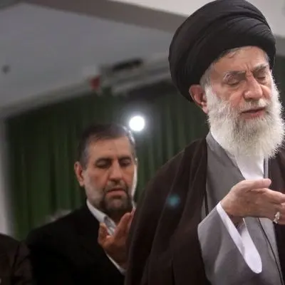 حضور شگفت‌انگیز مصطفی زمانی در بیت رهبری؛ تصاویر دیده نشده سال ۸۸