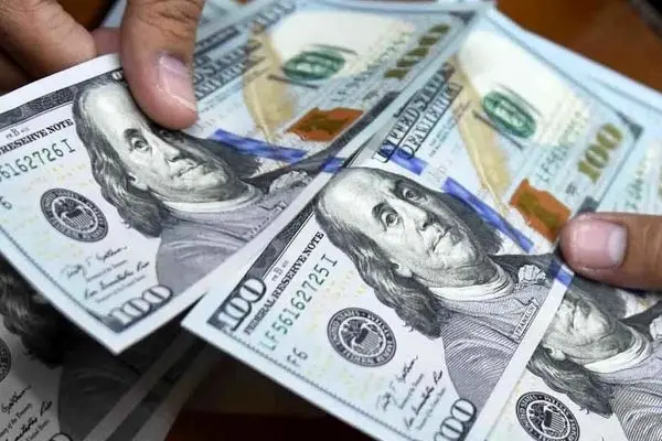 پیش‌بینی قیمت دلار / آیا خبر استیضاح همتی بازار را تکان می‌دهد؟
