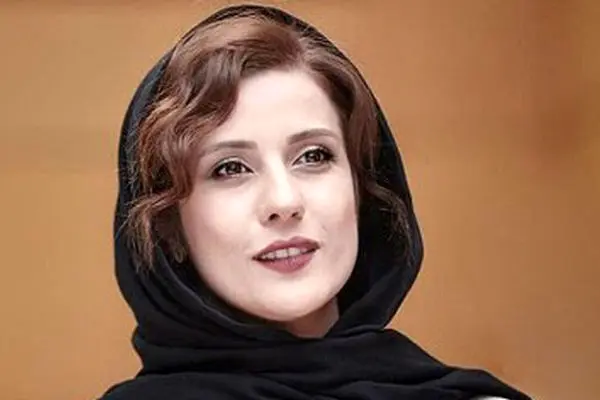 سارا بهرامی با لباسی که همه را شوکه کرد در جشن منتقدان سینما!