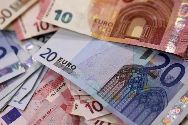 کاهش قیمت یورو و ثبات نسبی طلا در آخرین روز هفته
