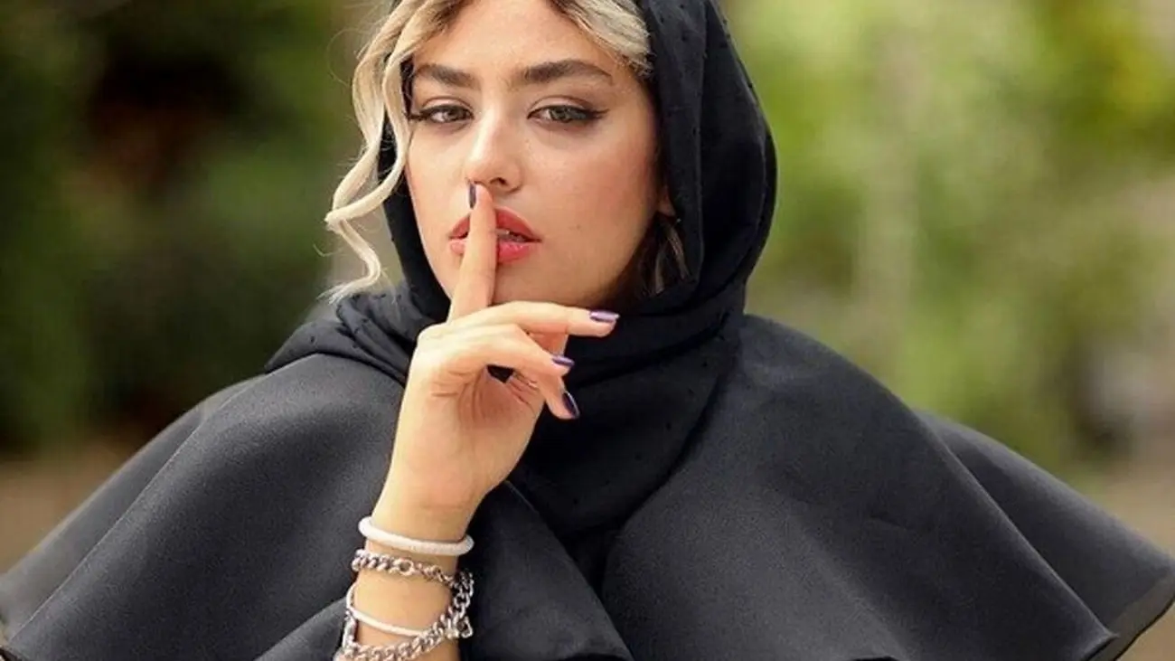 عکس خجالت آور از ریحانه پارسا در ترکیه / واقعا شرم آور است !