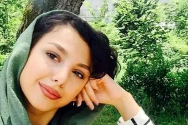 جوانه دلشاد بازیگر از سرنوشت، در کنار مادر و خواهر جذابش