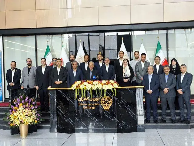 نواختن زنگ آغاز معاملات بورس در سال جدید
