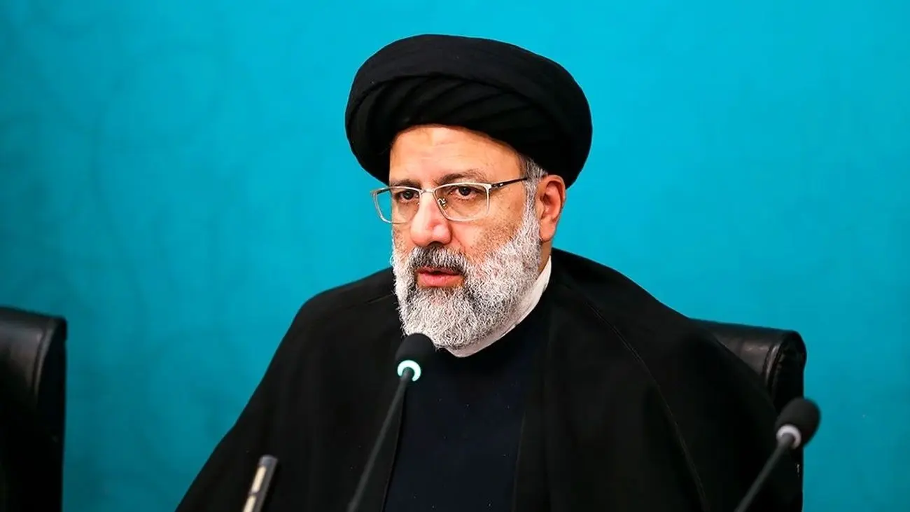 ببینید؛ رانندگیِ رئیسی با خودروی هیبریدی