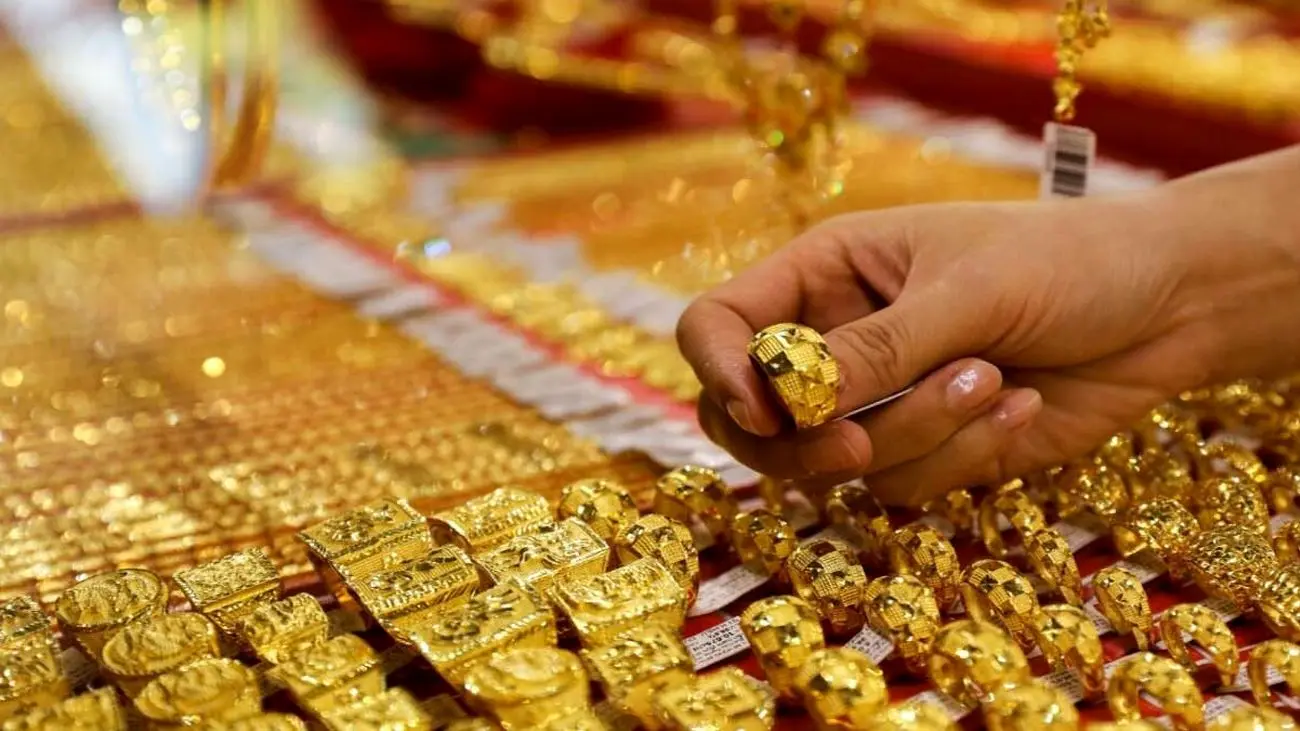 سکه و طلا همچنان در سراشیبی قیمت / خریداران، بخرند؟