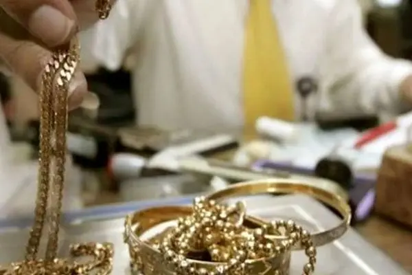 خریداران خرد بازار طلا را به هم ریختند؛ وحشت از گرانی لحظه‌ای!