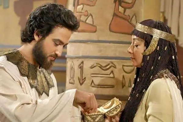 کتایون ریاحی از زلیخا گفت: بیش از 1000 نفر کاندید بودند اما نقش قسمت من شد