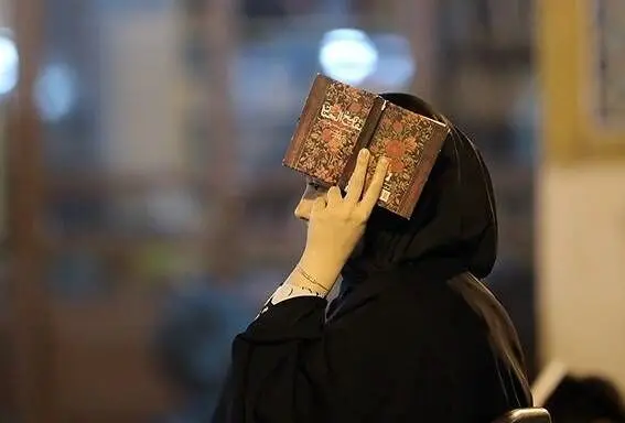 عکس بدحجابهایی که به مراسم احیا رفتند