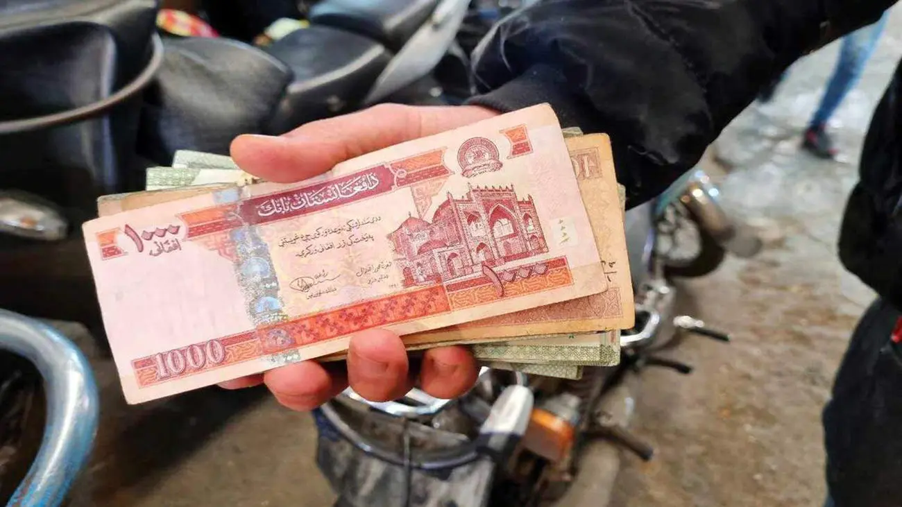 مهاجران افغان در تهران کجا پول هایشان را چنج می کنند؟