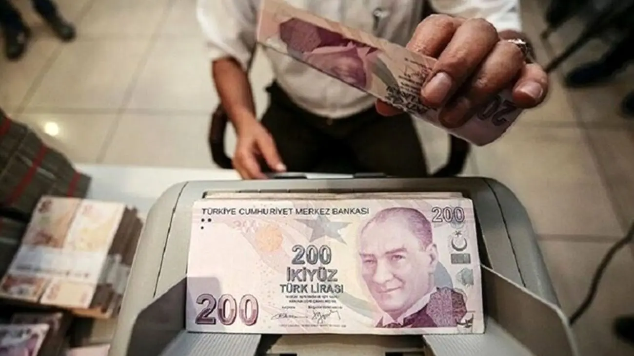 داستان سقوط غیرمنتظره ارزش لیر