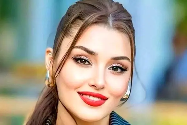 عکس دیدنی از زیبایی خیره کننده هانده ارچل با استایل سر تا پا مشکی 