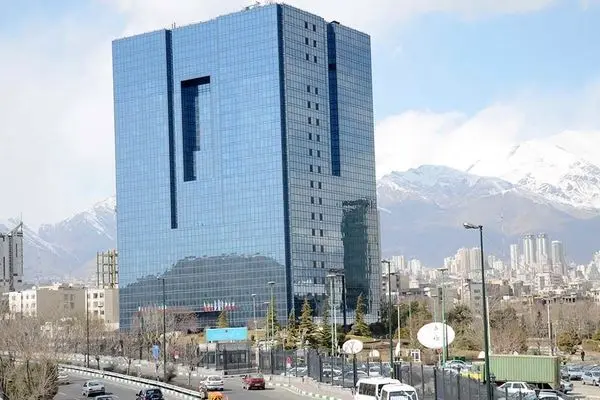 دلار صعود می‌کند، رئیس بانک مرکزی سکوت می‌کند؟