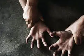 تجاوز پدر کثیف به 3 دختر معلول ذهنی اش / 41 سال همخواب این مرد پلید بودند !