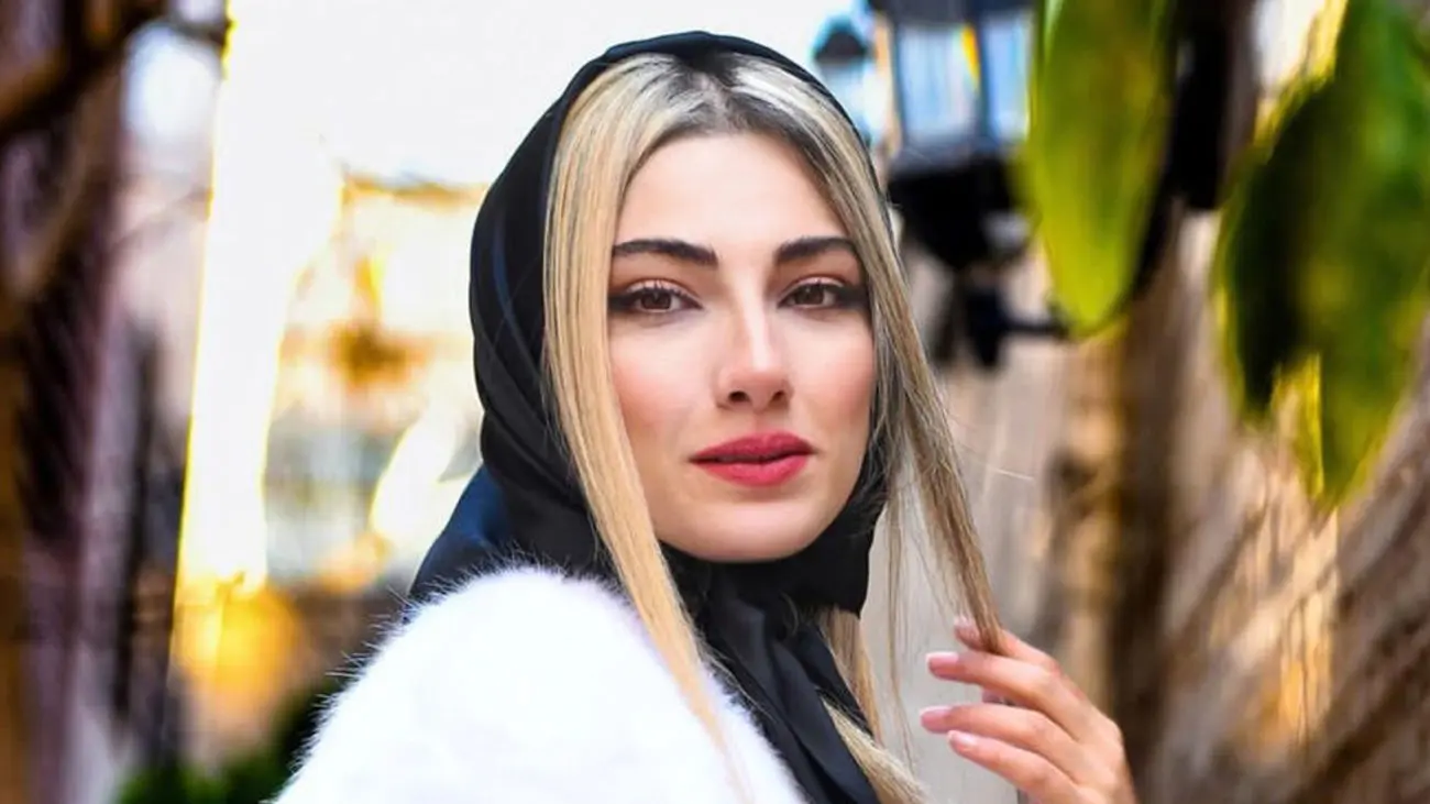 جنجالی ترین عکس از خانم بازیگر نجلا / محیا دهقانی کولاک کرد !