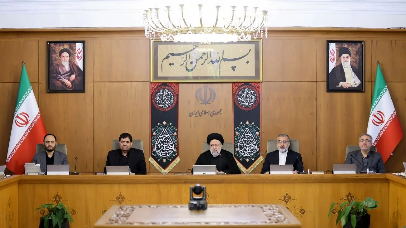 نماینده مجلس: دولت رئیسی ضعیف تر از آن است که بتواند کاری برای اقتصاد بکند