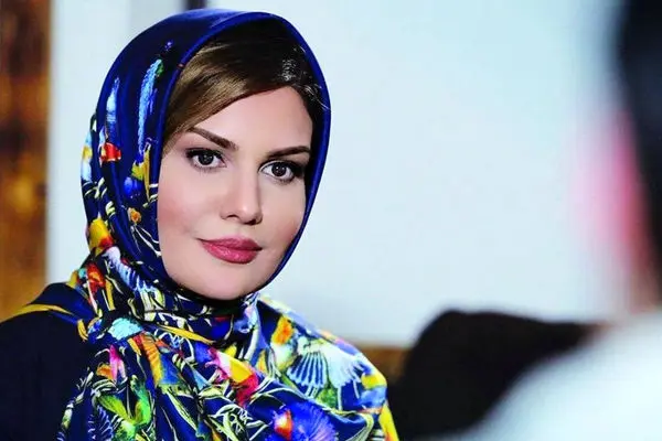 خانم بازیگر با این استایل در پاریس دیده شد ! + قاب خانوادگی رز رضوی 