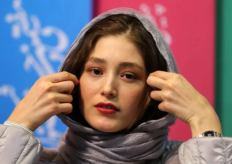 عکس زیرخاکی از فرشته حسینی و مادرش / اینجوری خانم بازیگر را ندیده بودید !