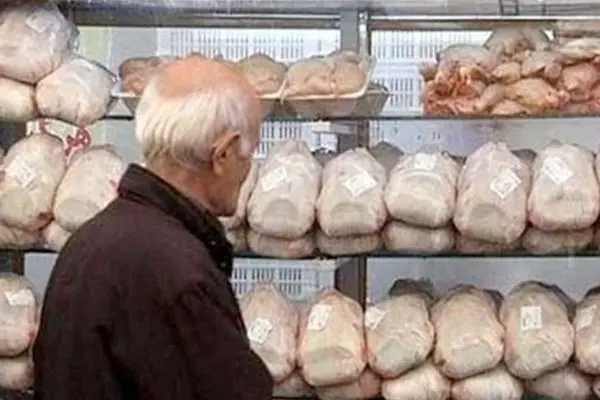 نوسان روزانه قیمت میوه و مرغ؛ دلیل گرانی چیست؟