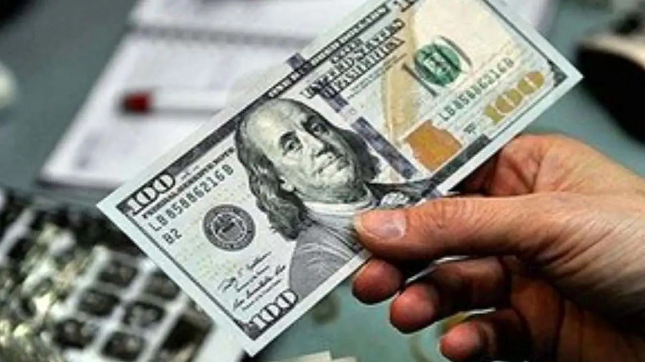 دلار در سایه تحولات منطقهای؛ معاملهگران چه میگویند؟