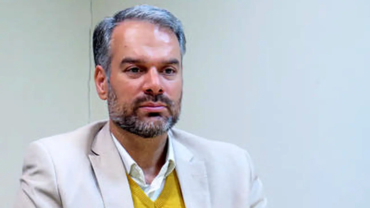 خودرو ۲۰۶ مدل ۸۴ و آیفون ۱۴ دارم / برای خرید خودرو دست نگه دارید + فیلم