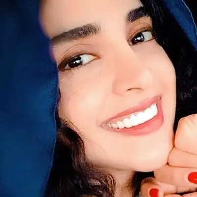 استایل متفاوت الهه حصاری؛ فخر فروشی با عینک آفتابی گل گلی!