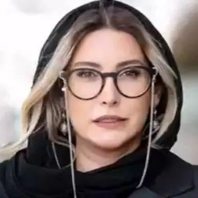 تصاویر خاص فریبا نادری همراه مادر، خواهر و برادرش در رستوران