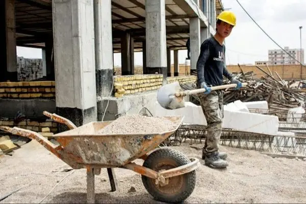 حق مسکن کارگران/ آیا 900 هزار تومان شوخی تلخ دولت است؟