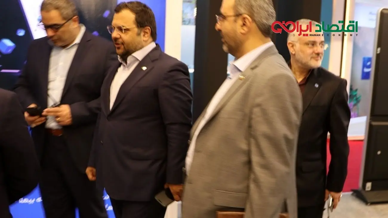 بازدید رییس مرکز روابط عمومی وزارت اقتصاد از غرفه بیمه ایران