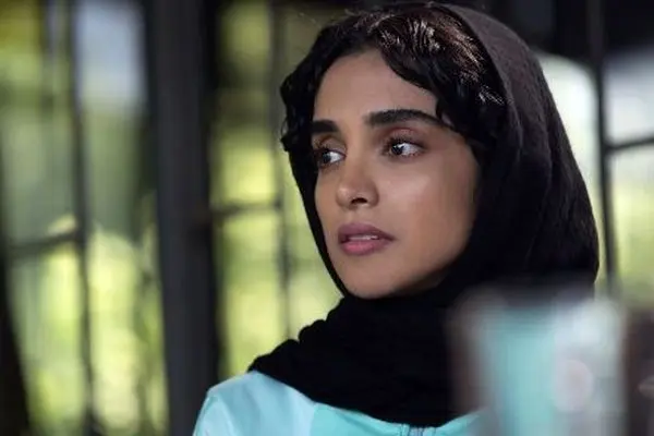 نگاهی به استایل الهه حصاری؛ چگونه با لباس‌هایش همیشه می‌درخشد؟