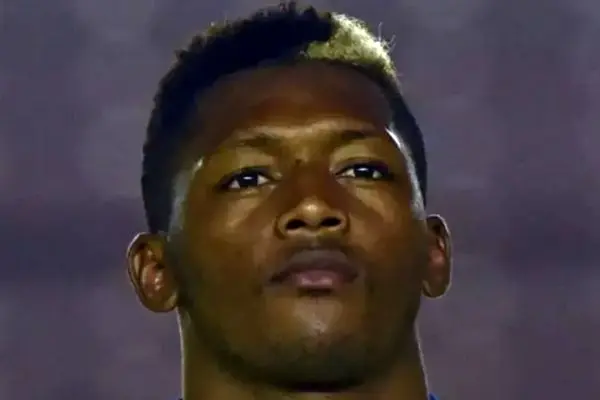 فاجعه در دنیای فوتبال: بازیکن اکوادوری در خانه خود کشته شد!