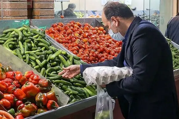 قرعه گرانی این بار به نام خیار درآمد/ قیمت خیار عجیب شد + فیلم