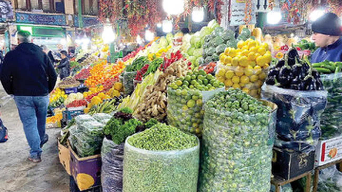 فروش قسطی میوه در این خیابان تهران / کفه ترازو به نفع مشتری