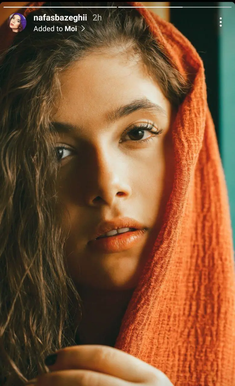 عکس زیبای بازیگر گناه فرشته با یک ژست هنری