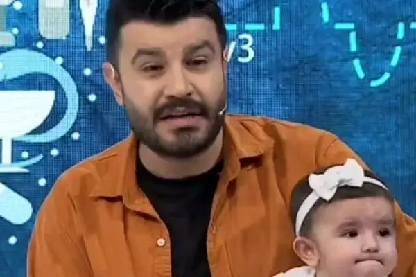 غافلگیری عجیب مجری معروف با نمایش دخترش در پخش زنده!