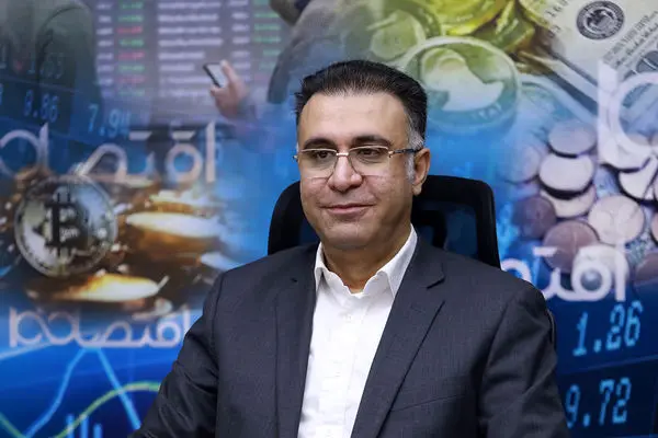 کنایه یک اقتصاددان به مدیریت اقتصادی در کشور/ فریدمن درست گفت اگر مدیریت شن‌های بیابان را به دولت بدهیم باز هم کم می‌آید+ فیلم