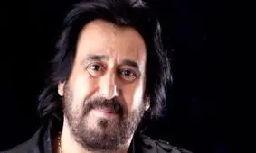 عکس دیده نشده از تیپ جنجالی شهرام شب‌پره در خیابان‌های تهران سال ۵۶!