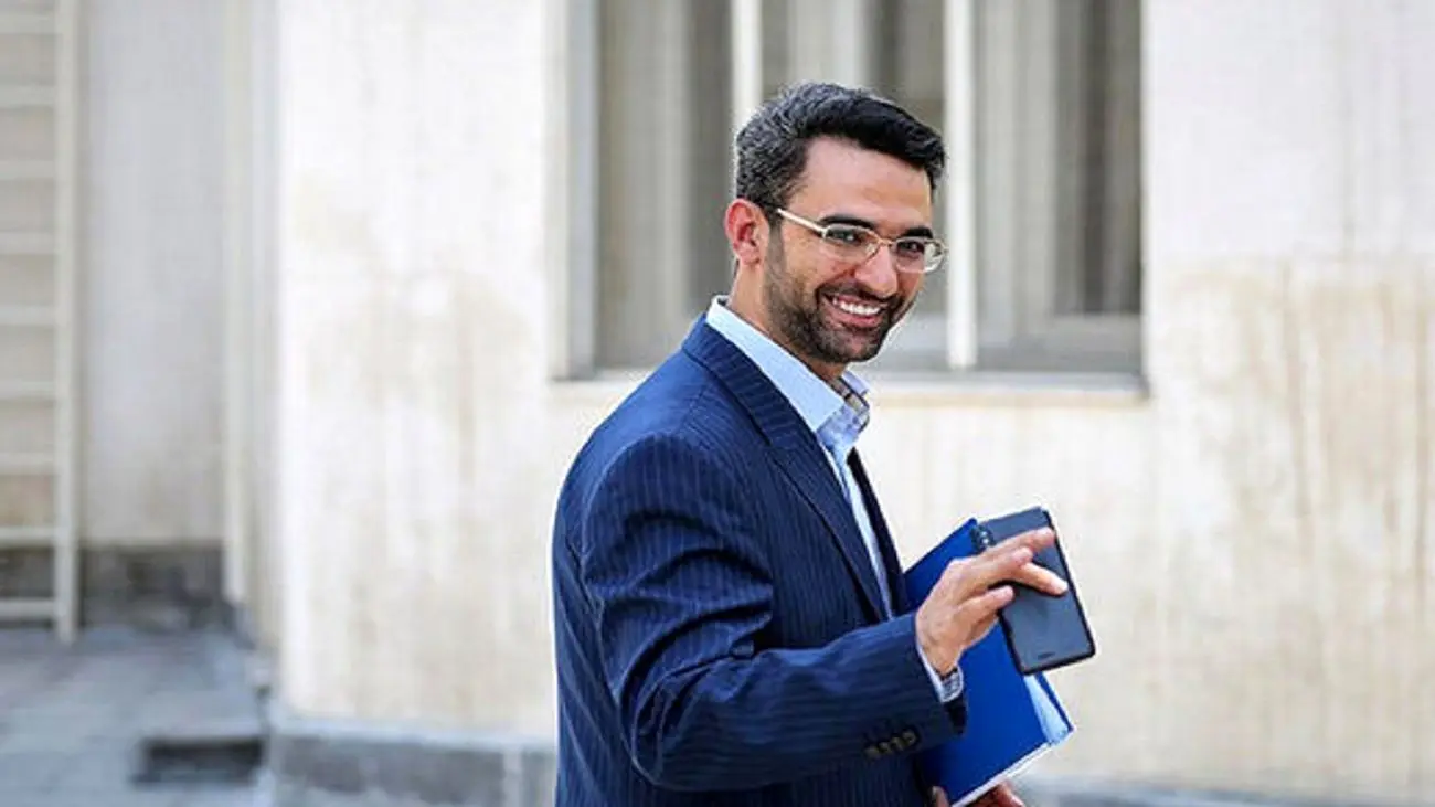 یکدستی بزرگ آذری جهرمی به سایبری ها ؛ حیف پول که خرج شما میشود!