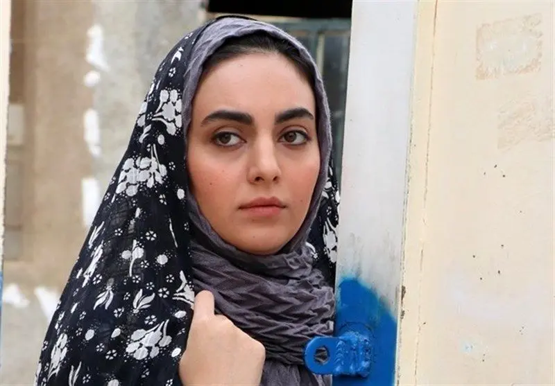 تفاوت فاحش خانم بازیگر چادری بچه مهندس خارج از تلویزیون + عکس مهشید جوادی با لباس زننده