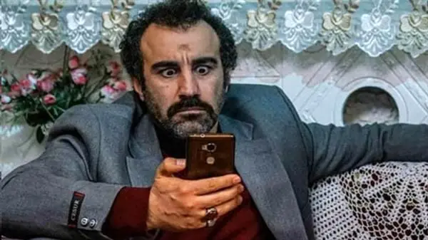 گریه های محسن تنابنده برای پدرش روی آنتن زنده / دل همه لرزید!